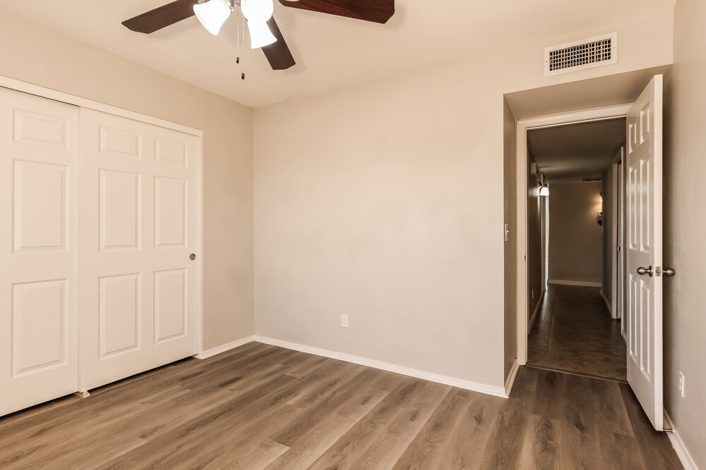 Building Photo - 5539 E Elena Ave