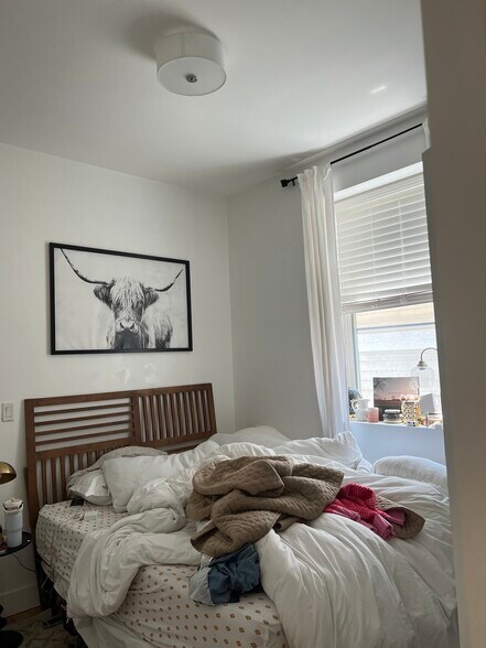 Upper level bedroom - 1401 N Mohawk St