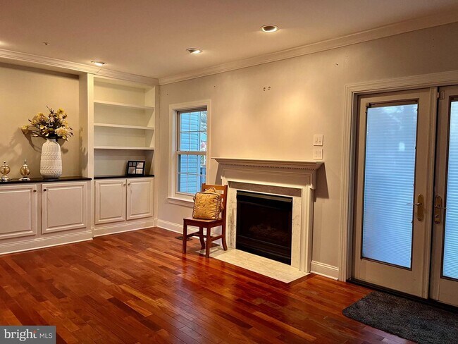 Building Photo - 518 Francis Nicholson Way