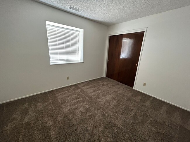 Building Photo - Upcoming 3 Bedroom 2 Bathroom!