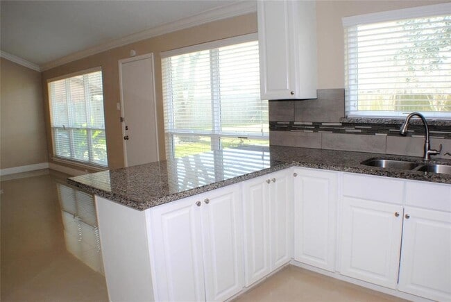 Building Photo - 227 Shiloh Dr