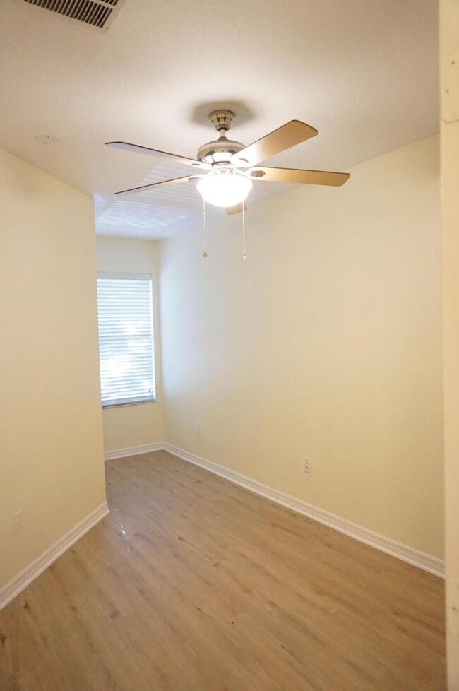 Building Photo - 3520 Oleander Terrace