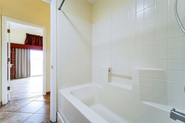 Building Photo - Spacious 4BR House in Tucson