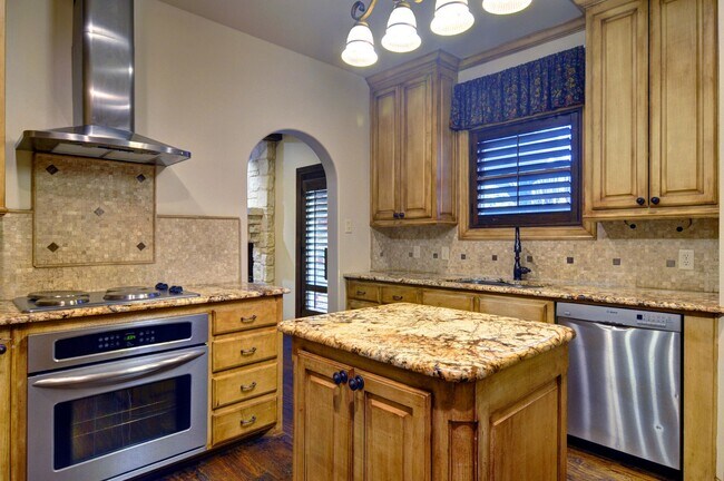 Building Photo - 3407 Penticost St