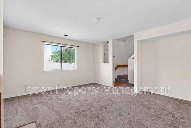 Building Photo - 1515 La Charles Dr NE