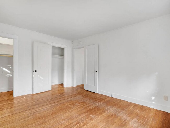 Building Photo - 1044 Manzanita St