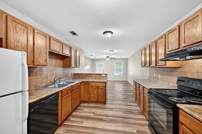 Building Photo - 907 W Birge St