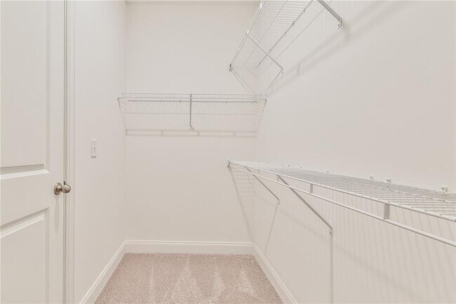 Building Photo - 6594 Beacon Dr