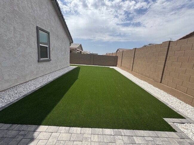 Building Photo - East Mesa New 4-bedroom