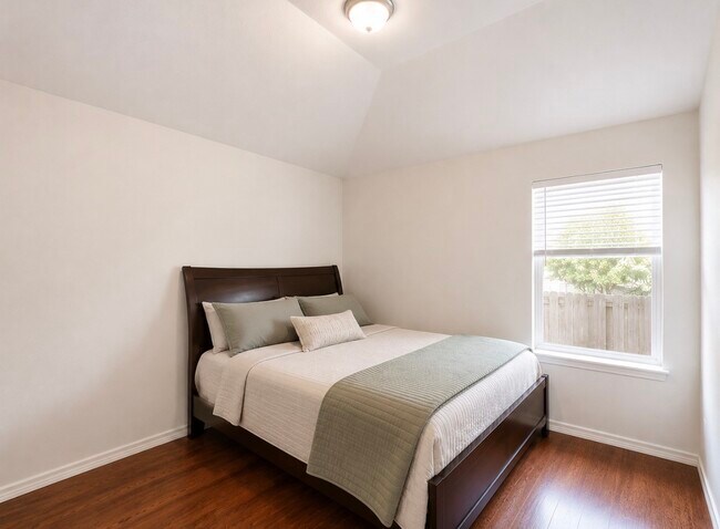 Building Photo - 1318 Colonial Manor Dr