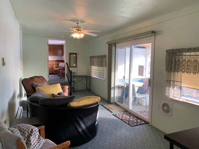 Building Photo - Great 4 bed 2 bath Mobile