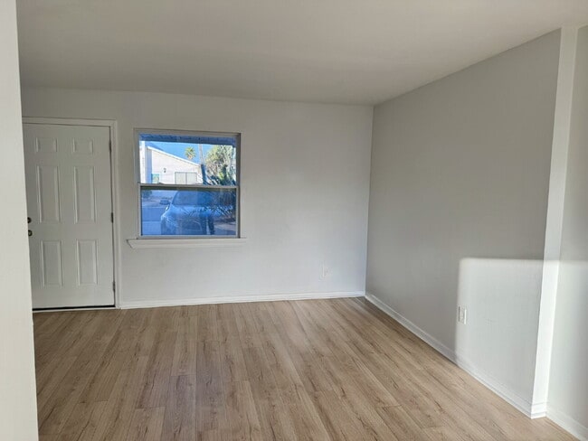 Building Photo - 8003 Beach Dr