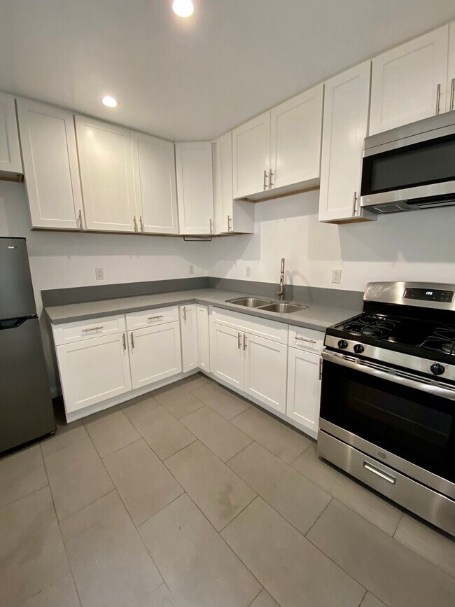Kitchen ALL NEW - 7284 1/2 Fountain Ave