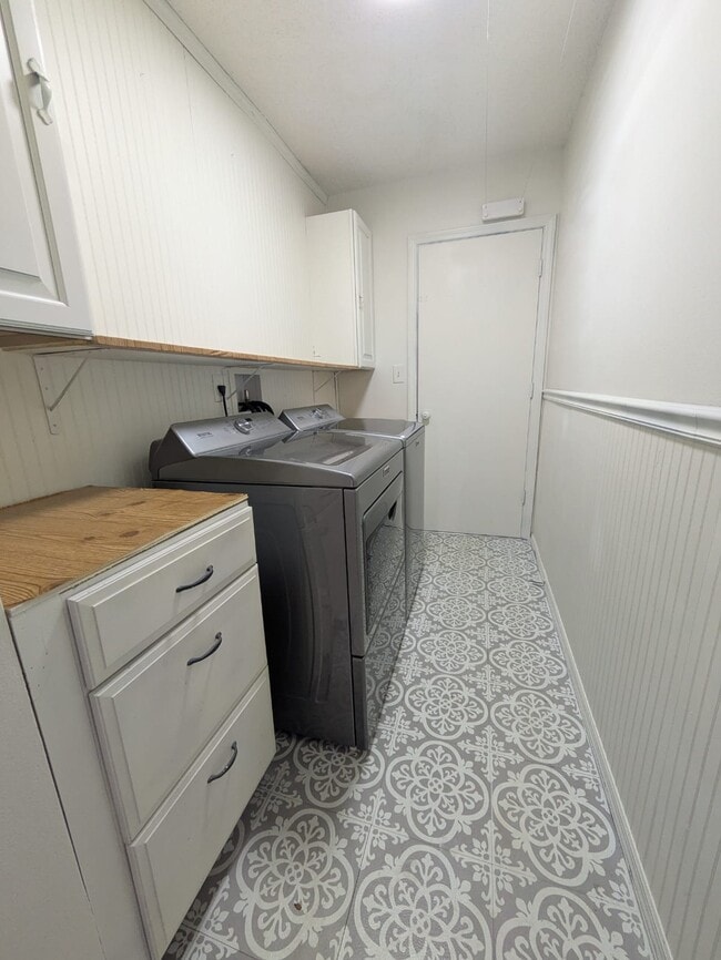 Building Photo - 4537 Malik Cresent