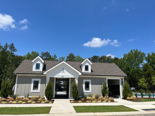 Building Photo - BEAUTIFUL 3BD/2.5BTH Townhome - MALLARD CREEK - MOVE IN SPECIAL