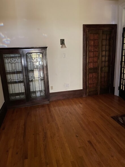 Dining Room - 1110 W Wayne St