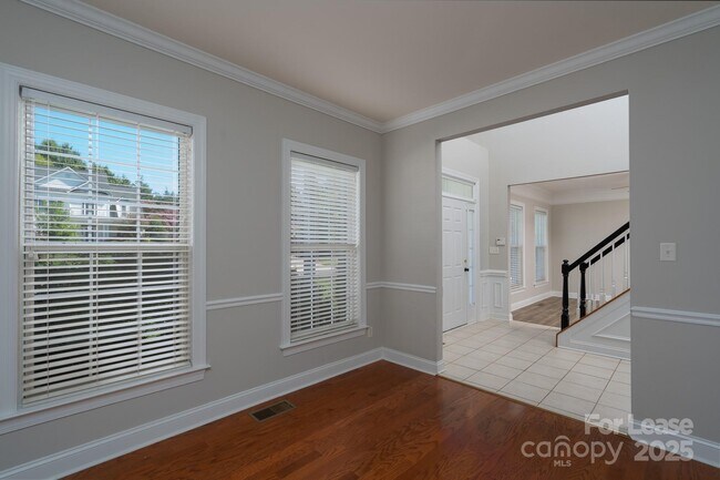 Building Photo - 604 Queenswater Ln