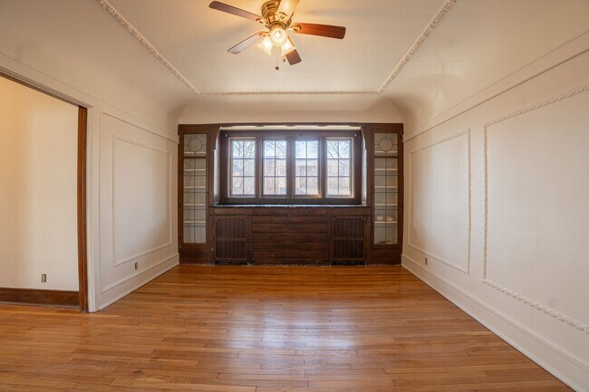 Building Photo - 2222 E Park Pl