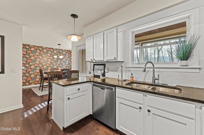 Building Photo - 19 Sarazen St