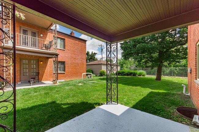 Building Photo - 662 Eastmoor Blvd