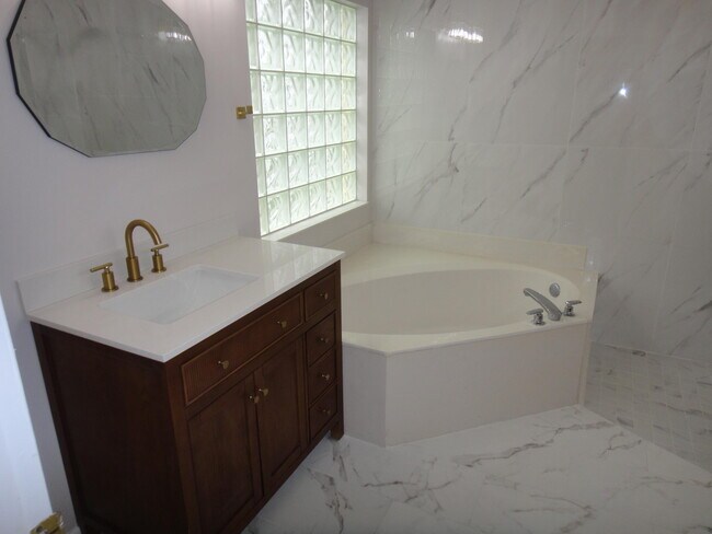 Building Photo - 15060 Corby Ct