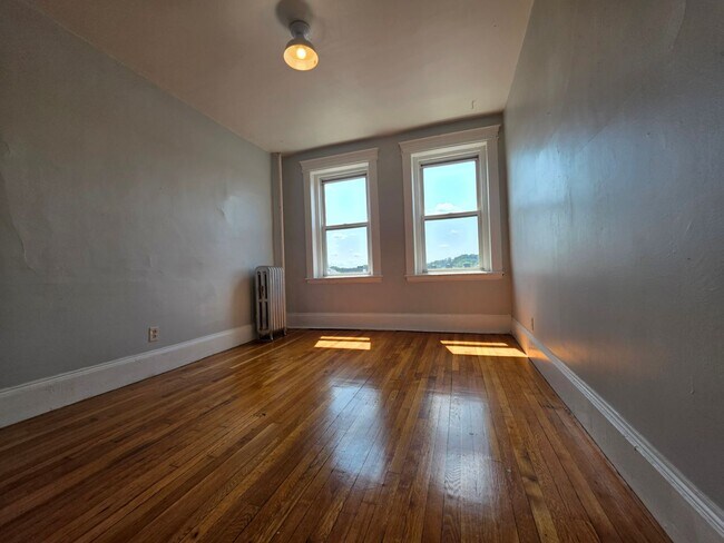 Building Photo - 56 Brighton Ave