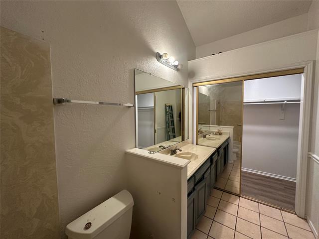 Building Photo - 1104 University Dr