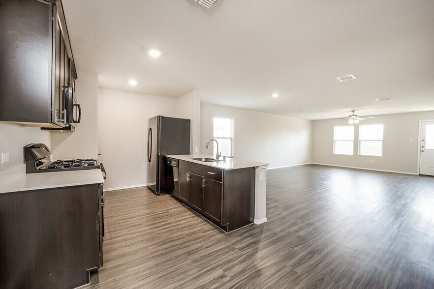 Building Photo - 1617 Westfall Dr