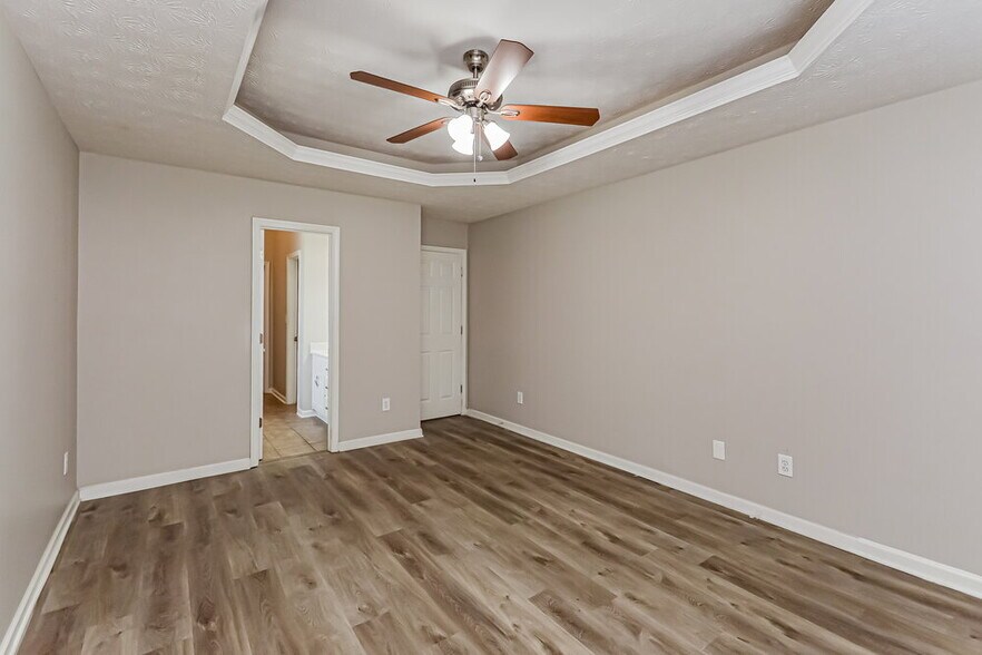 Building Photo - 115 Syracuse Ln