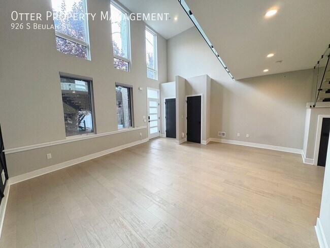 Building Photo - 926 S Beulah St