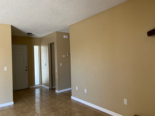 Building Photo - 10443 Cimerron Trail Dr