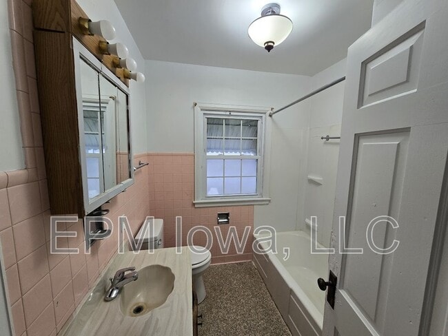 Building Photo - 1524 Williston Ave