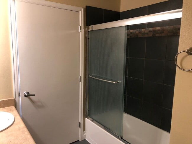 Building Photo - Fairhaven Harris Square Studio Condo For Rent in Historic Fairhaven