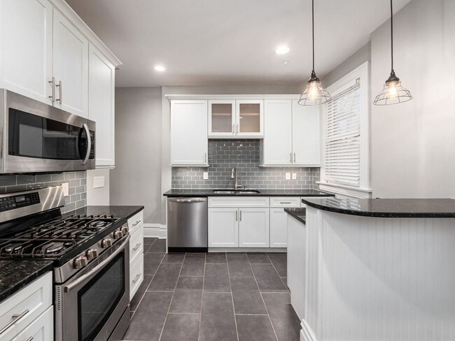 Building Photo - Central German Village Location!