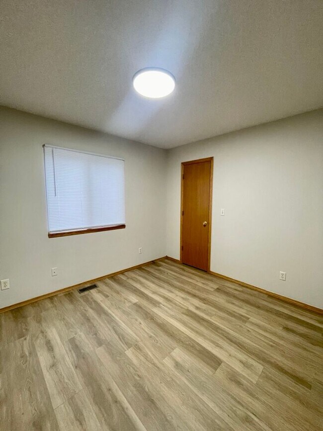 Building Photo - Remodeled Derby Duplex!