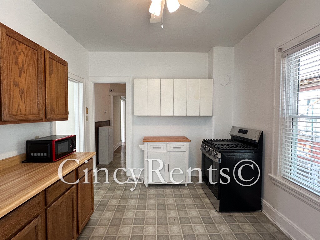 Building Photo - 3570 Edwards Rd