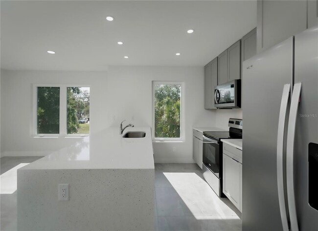 Building Photo - 310 Hibiscus St