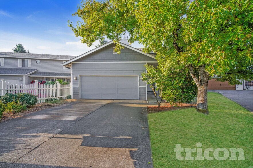 Primary Photo - 16209 NE 12th St