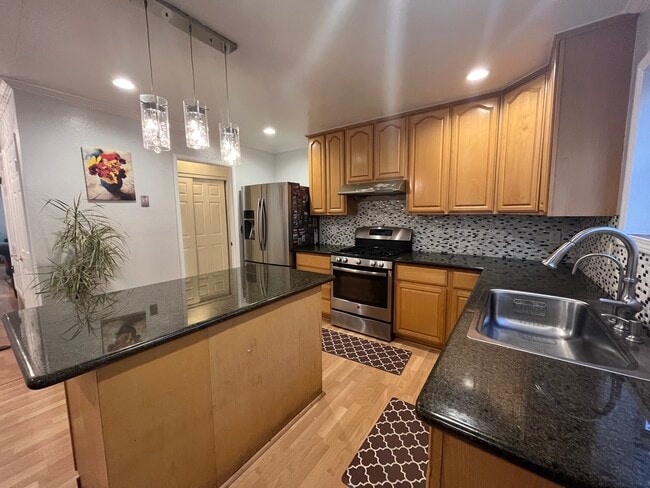Building Photo - 622 Clauser Dr