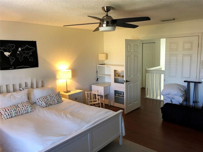 Building Photo - Tupelo Way, Weston, FL 33327 - 4 BR 2.5 BA single-family home