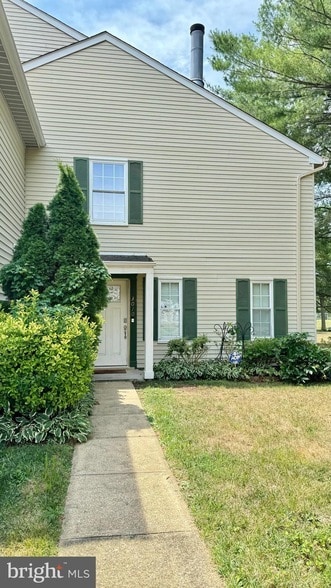 Building Photo - 3010 New Oak Ln