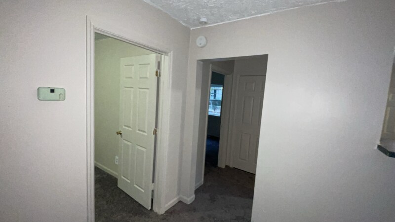 Building Photo - 124 1/2 Maple St