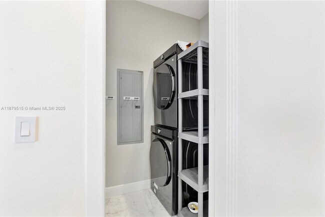 Building Photo - 16001 Collins Ave