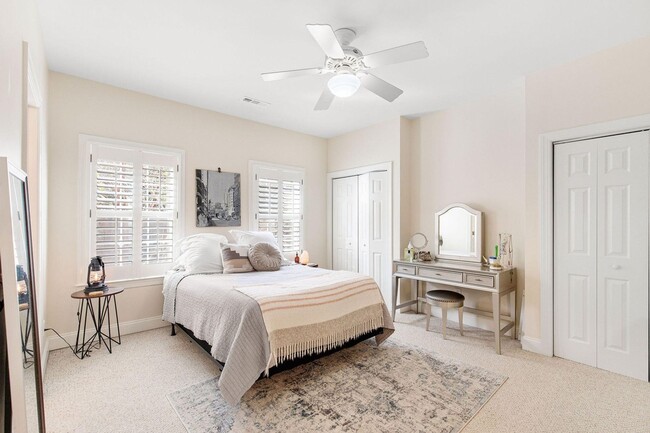 Building Photo - Gorgeous three bedroom single family home in Mount Pleasant