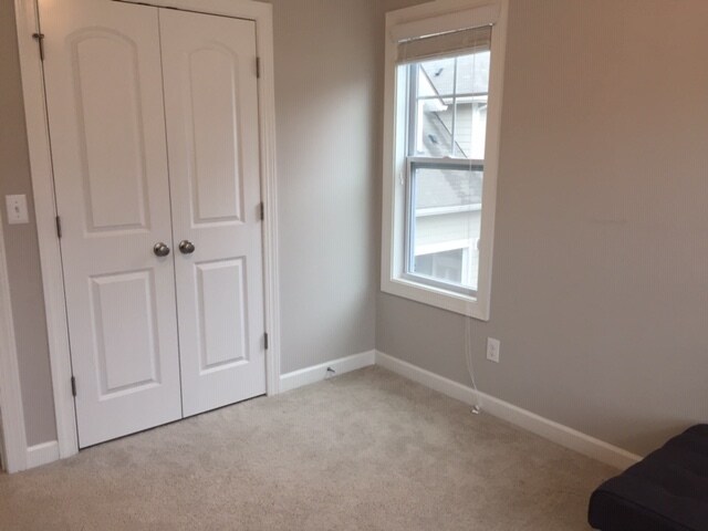 Building Photo - Beautiful home in desirable neighborhood o...