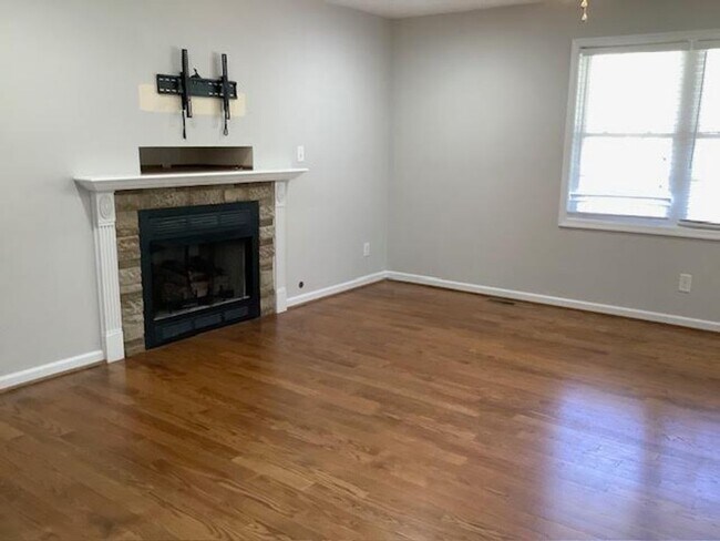 Building Photo - 1337 Pine Bluff Dr