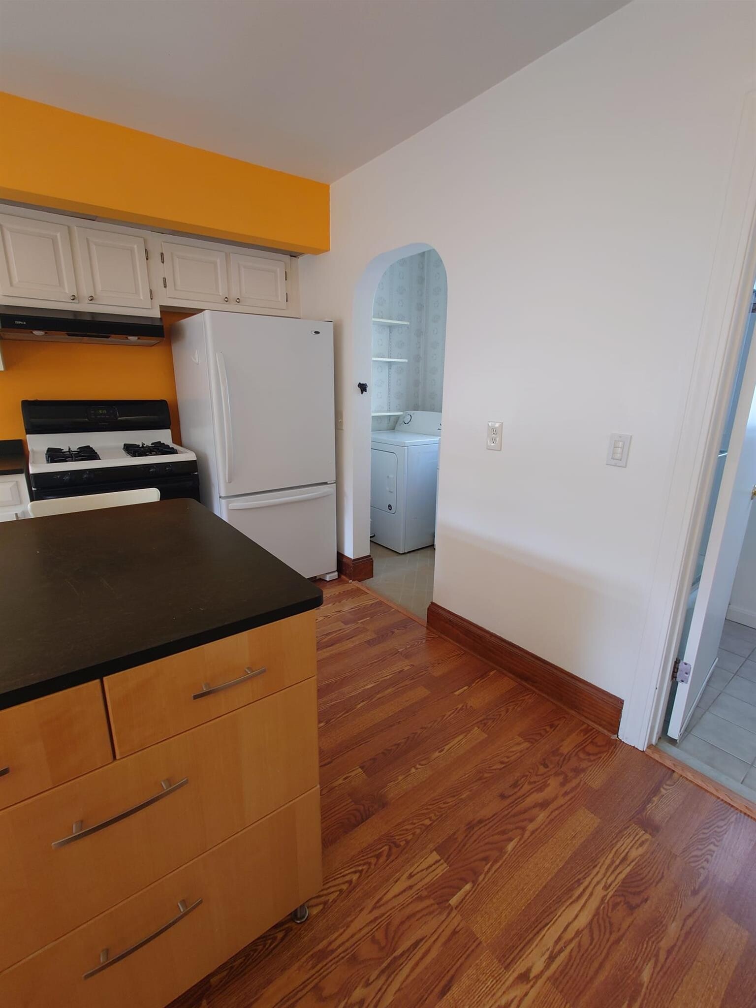 Building Photo - 11 Hinckley St