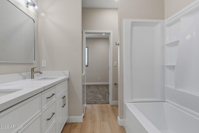 Building Photo - 1222 E Diamond St