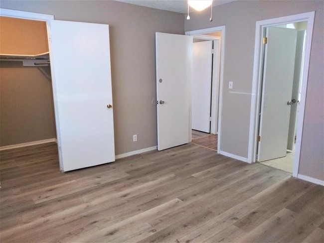 Building Photo - Lovely Duplex in Moore, OK