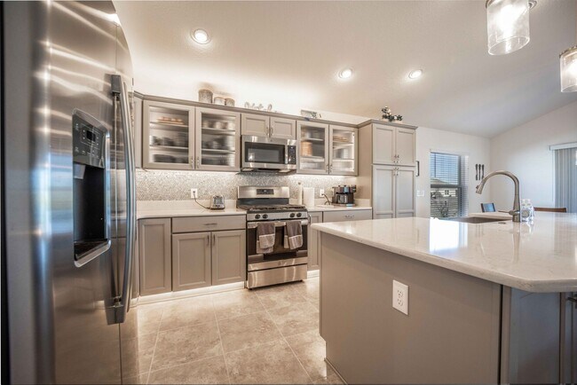 Building Photo - Seasonal 3BR/2BA  with 2-car Garage and PO...